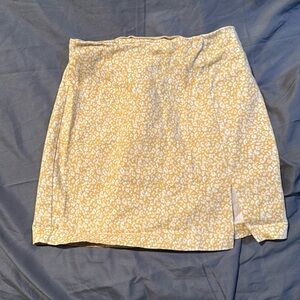 Yellow flower short skirt